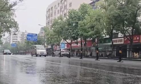 江西部分地區(qū)持續(xù)暴雨，明天雨帶南移減弱