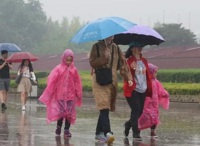 下雨天帶來的不同心情與應對方式