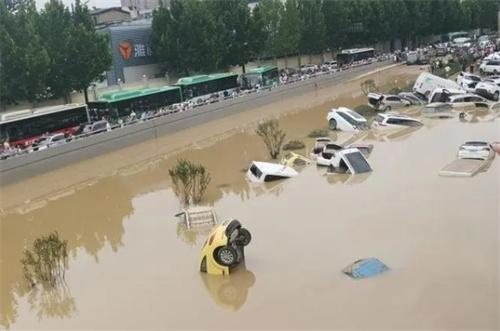 陜西安康市鎮(zhèn)巴縣遭遇暴雨襲擊，防汛抗洪工作全力展開