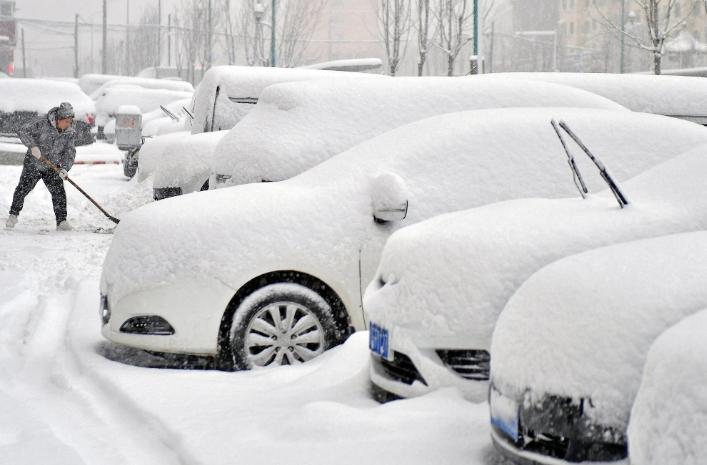 武漢市氣象臺發(fā)布暴雪黃色預(yù)警信號：專家呼吁加強(qiáng)各項防雪措施，保障市民安全