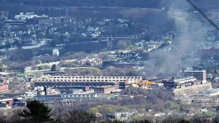 美國陸軍工廠爆發(fā)火災，黑煙滾滾！部分炮彈運往烏克蘭