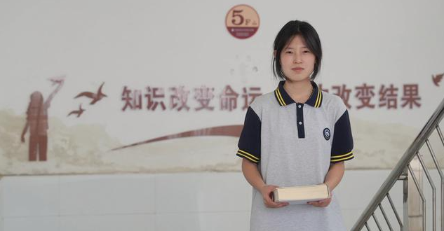 17歲女生姜萍全球數(shù)學(xué)競(jìng)賽勇奪第12名，引發(fā)廣泛關(guān)注